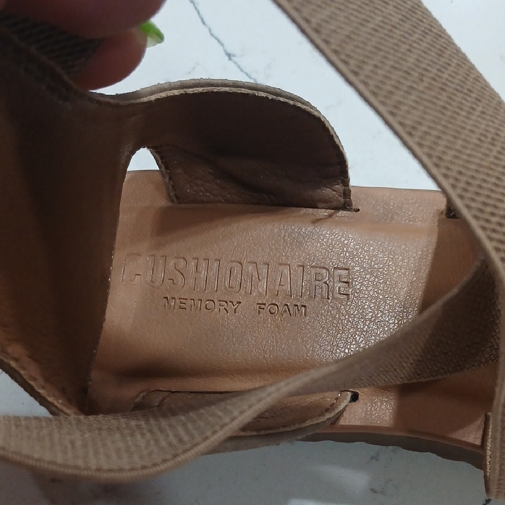 Cushionaire Memory Foam Brown Strappy Sandals Sz 8.5M Gentle Use - Picture 2 of 10